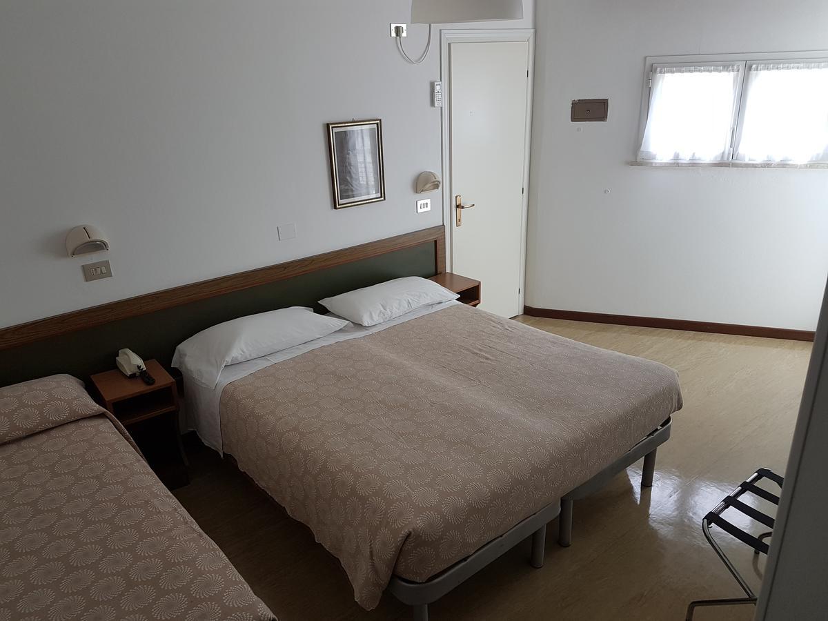 تْشيزيناتيكو Hotel Residence Adriana المظهر الخارجي الصورة