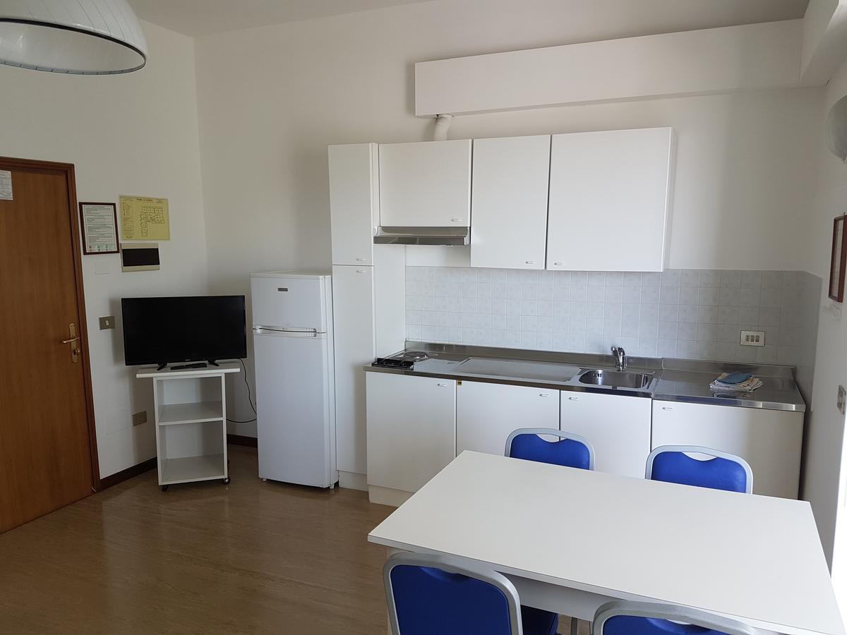 تْشيزيناتيكو Hotel Residence Adriana المظهر الخارجي الصورة